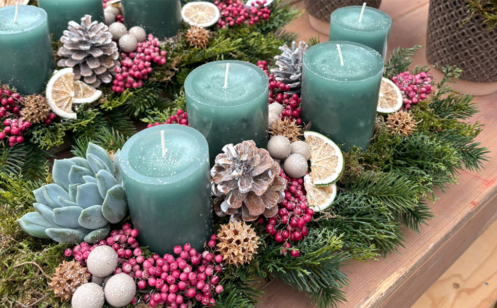 Adventsausstellung - Adventskränze und -gestecke